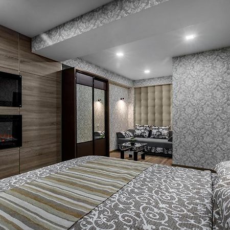 Apartment In The Center! Panoramic Windows! Fireplace! Кишинев Екстериор снимка