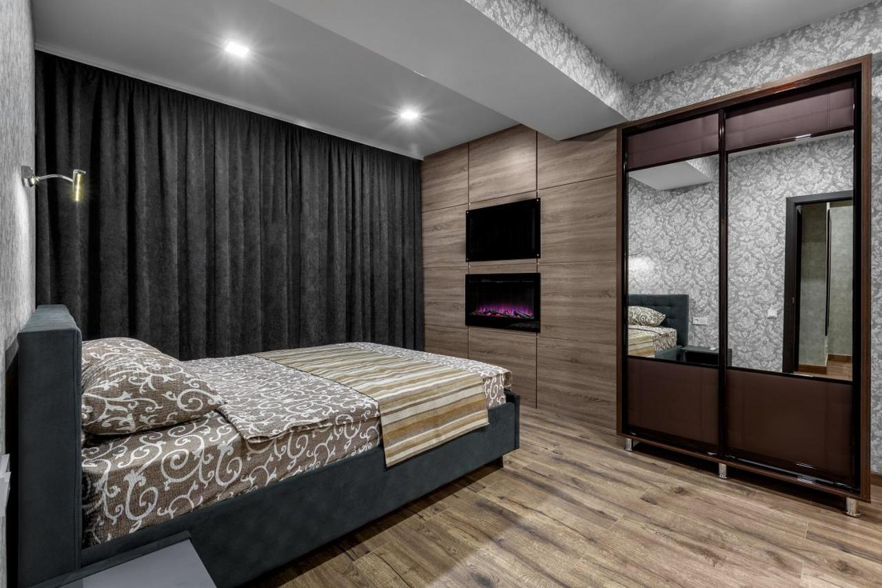 Apartment In The Center! Panoramic Windows! Fireplace! Кишинев Екстериор снимка