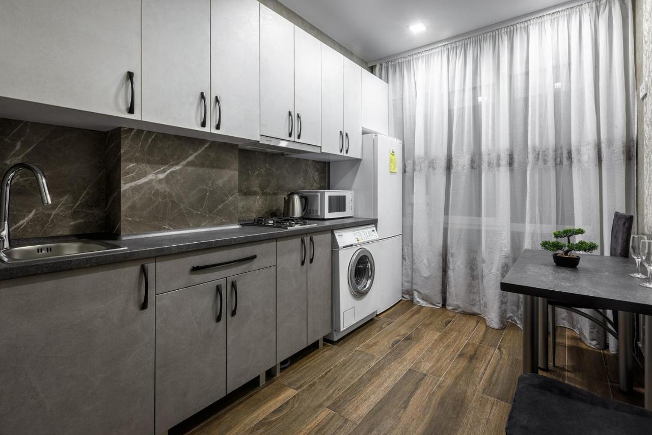 Apartment In The Center! Panoramic Windows! Fireplace! Кишинев Екстериор снимка